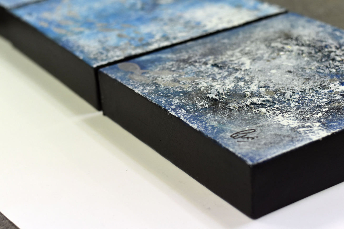 Silver School – Textured Ocean Triptych Painting | 90 x 30 cm | Edelgard Schroer