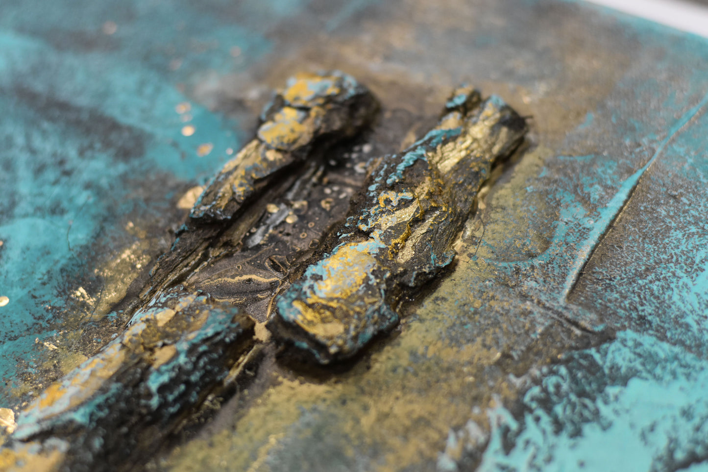 Golden Structures – Textured Abstract Painting with Bark | 90 x 45 cm | Edelgard Schroer