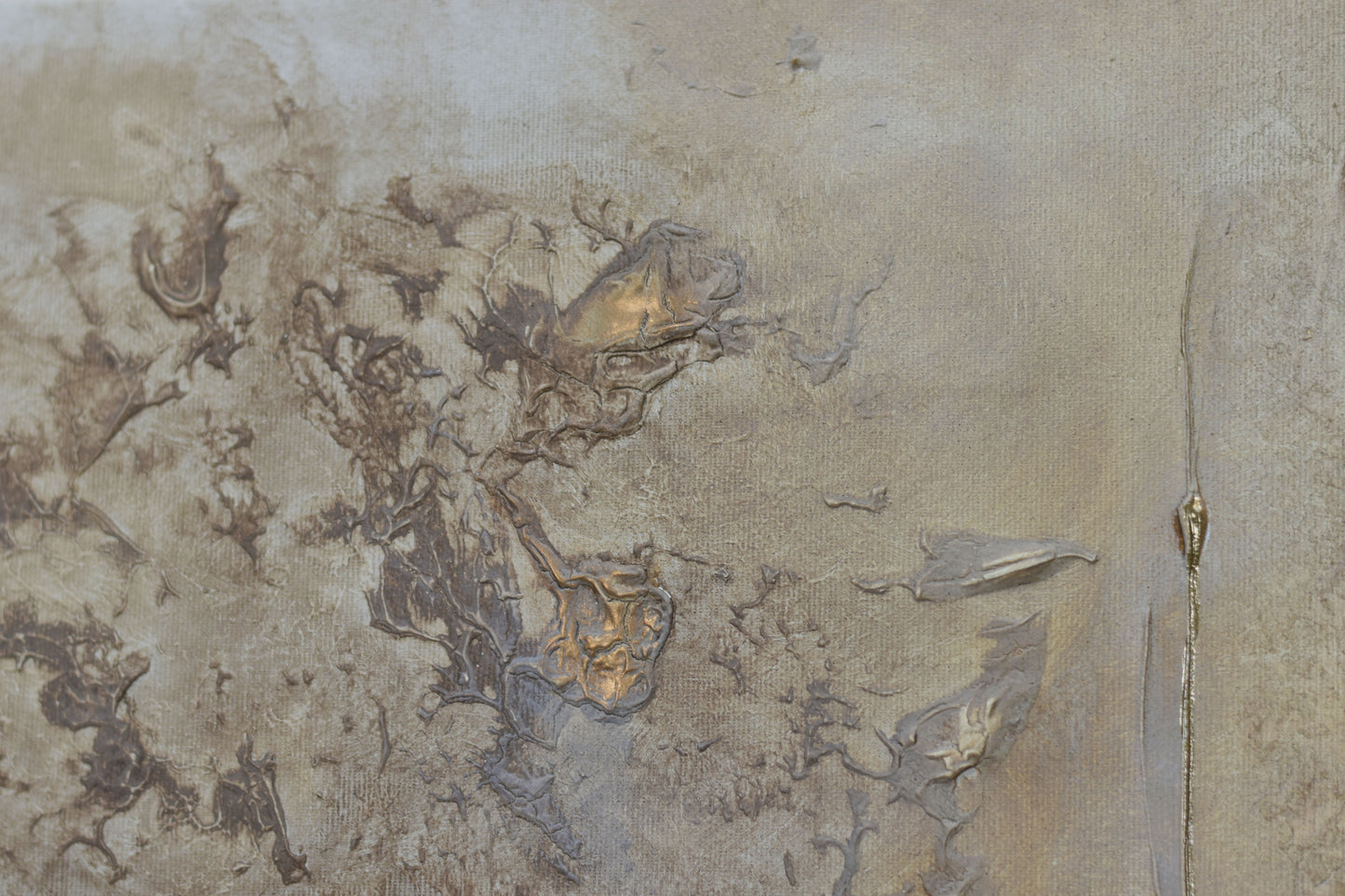 Golden Echoes – Abstract Textured Painting | 138 × 48 cm | Edelgard Schroer