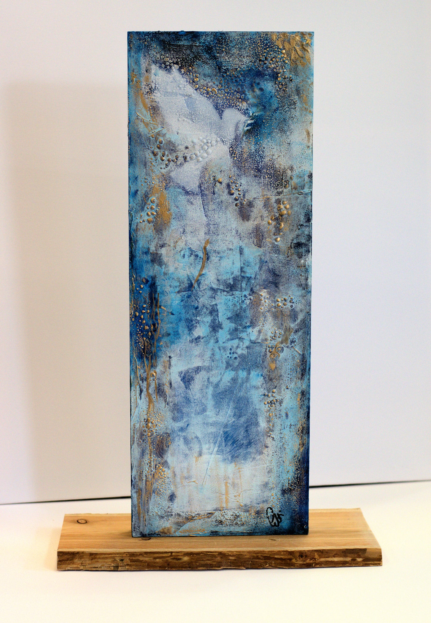 Blue Wishes – Sculptural Abstract Acrylic Painting | Freestanding Art by Edelgard Schroer