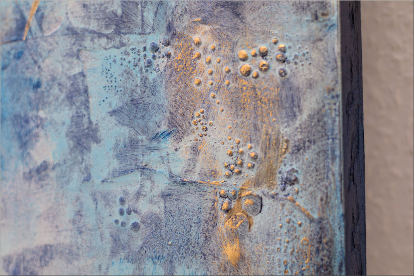 Blue Wishes – Sculptural Abstract Acrylic Painting | Freestanding Art by Edelgard Schroer